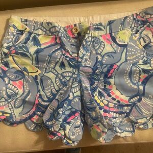 Lilly Pulitzer scallop shorts size 6